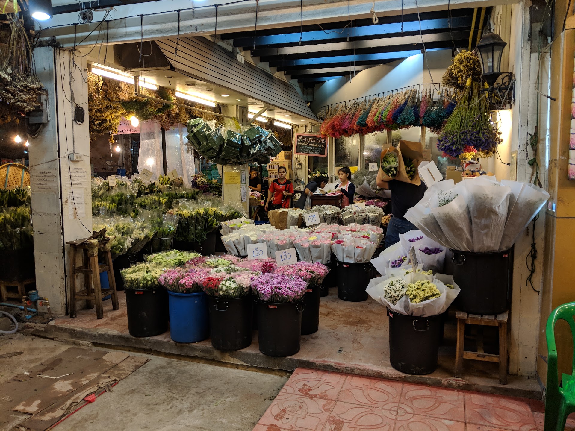 The Bangkok Market That Stirs Before Sunrise