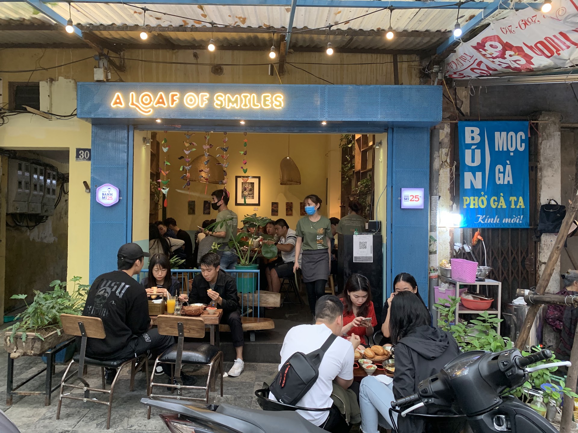 Hanoi Before 9 AM: 6 Stops Locals Eat Before You Wake Up