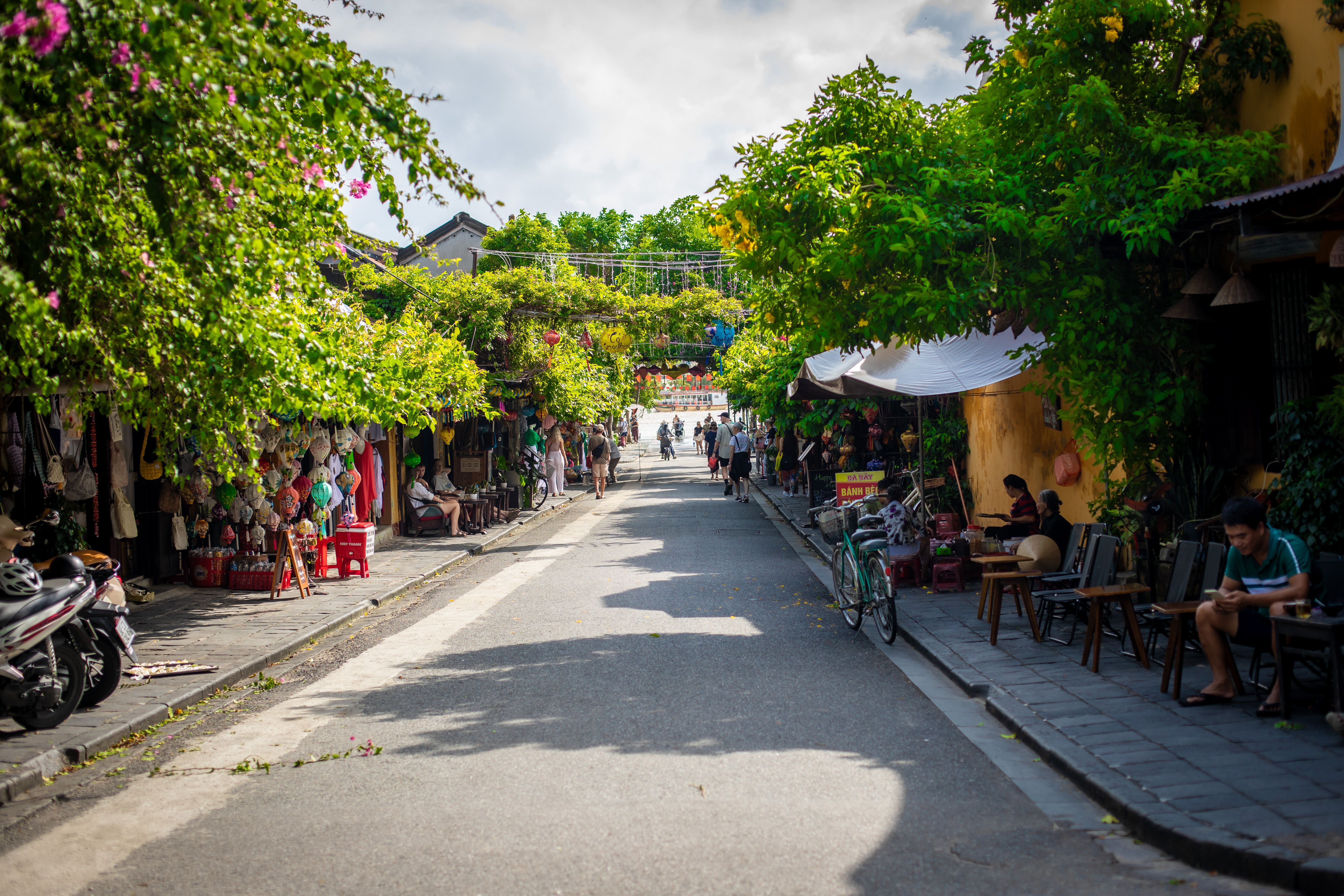 The Hội An Market That Opens Before the Lanterns Go Dark